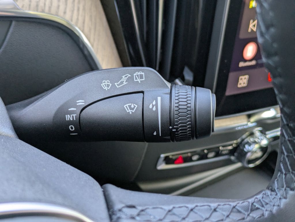 2026 Volvo XC60 Plus - Photo 38