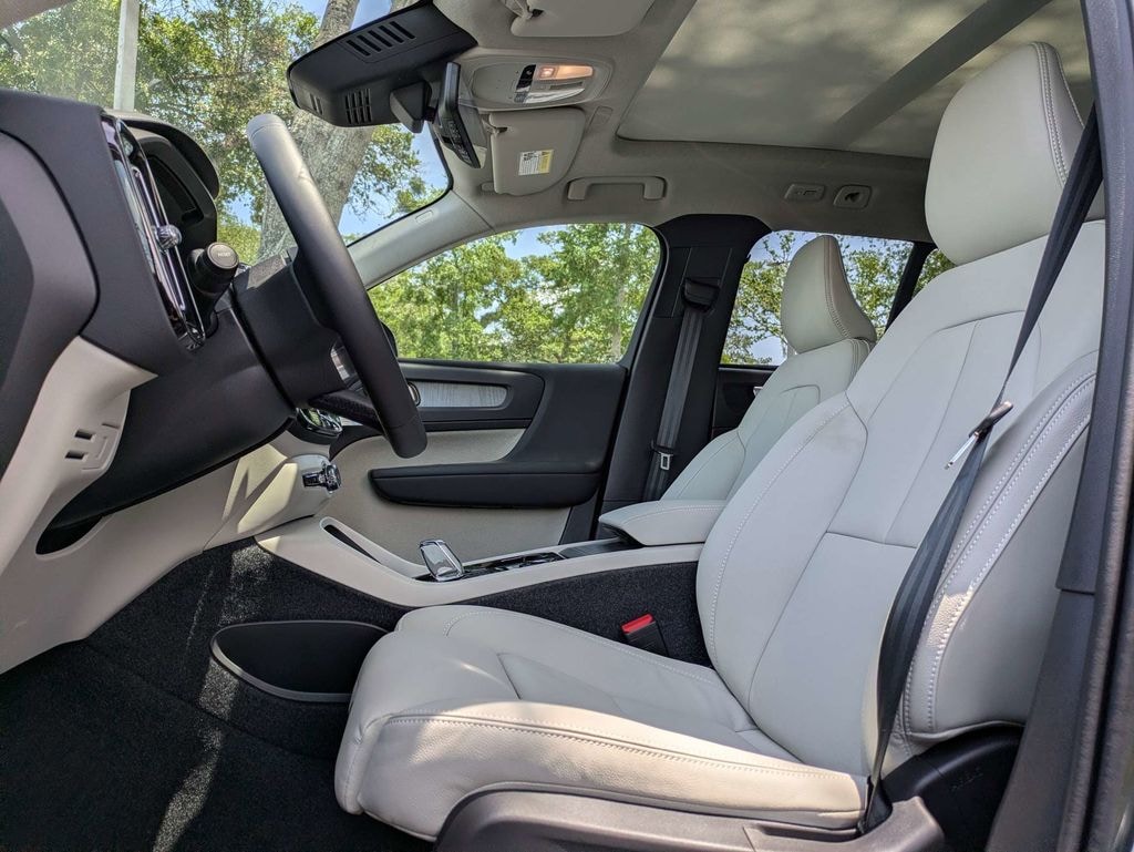 New 2026 Volvo XC40 B5 Plus SUV