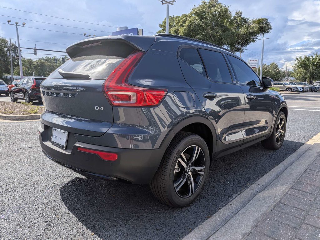 2026 Volvo XC40 Core - Photo 6