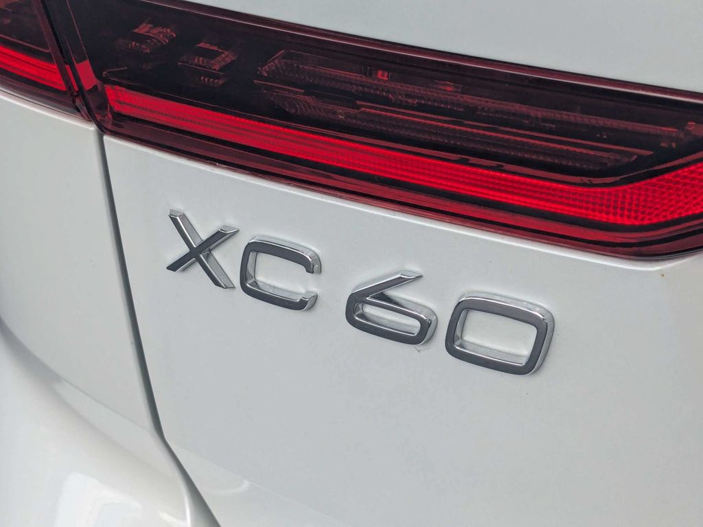 2026 Volvo XC60 Core - Photo 11