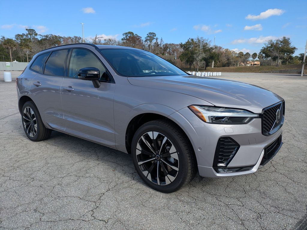 2026 Volvo XC60 Plus - Photo 8