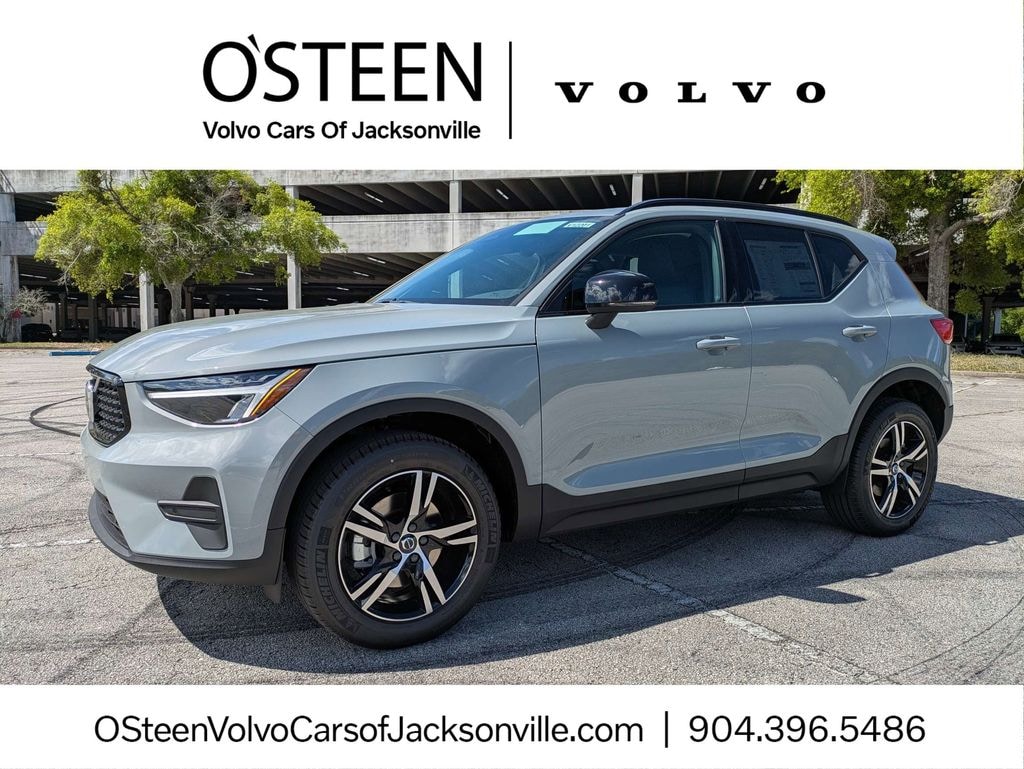 New 2026 Volvo XC40 B4 Core SUV