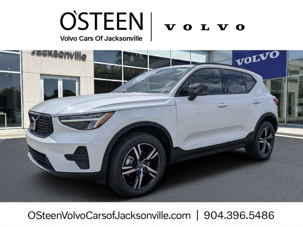 New 2026 Volvo XC40 B4 Core SUV