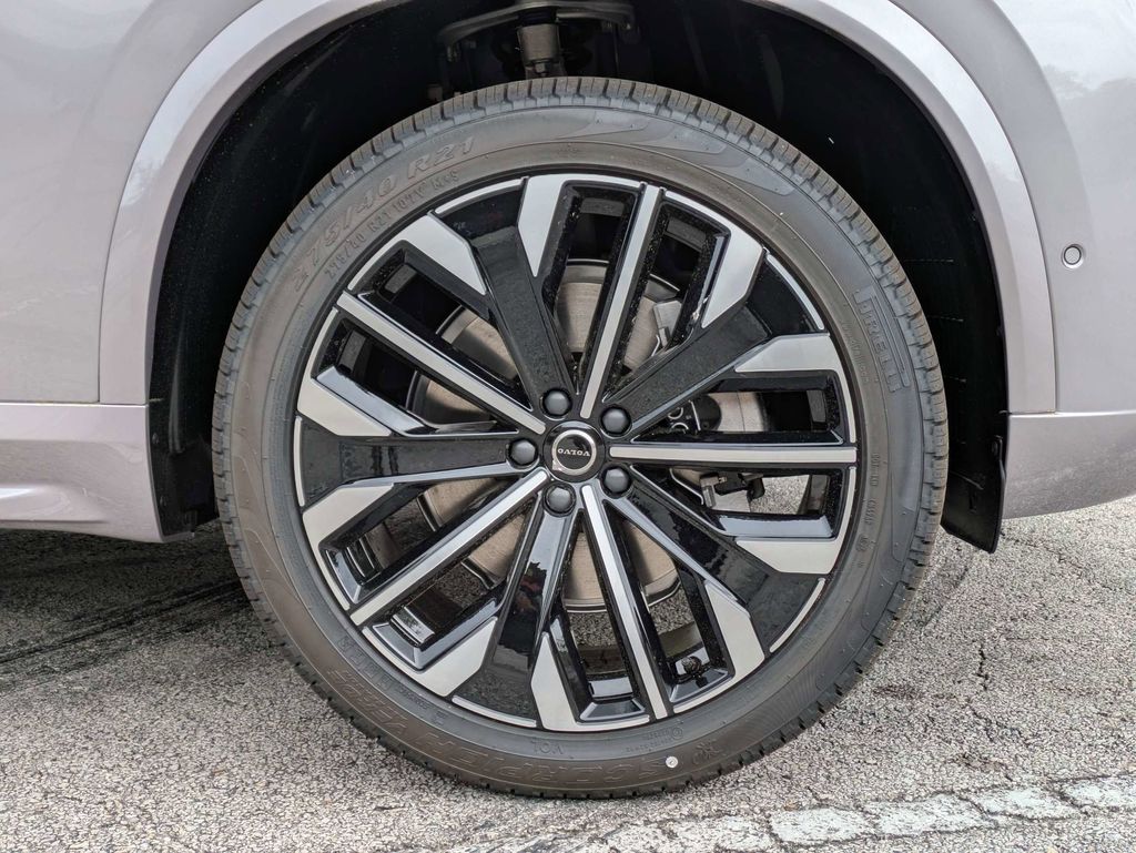 2026 Volvo XC90 Plus - Photo 11