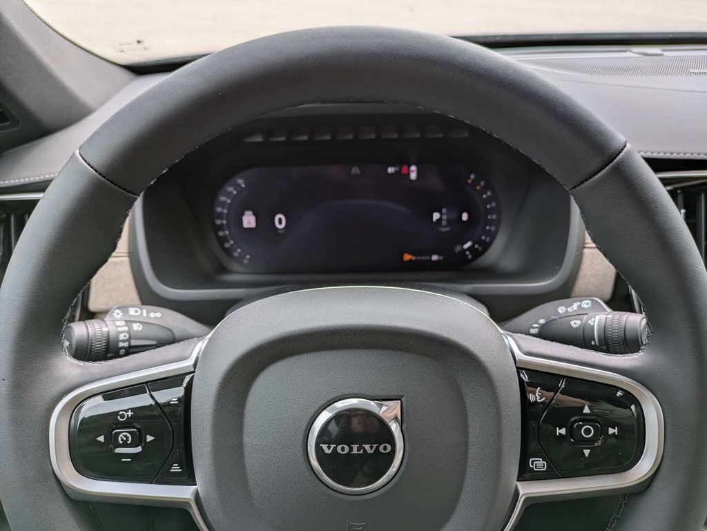 2026 Volvo XC90 Plus - Photo 40