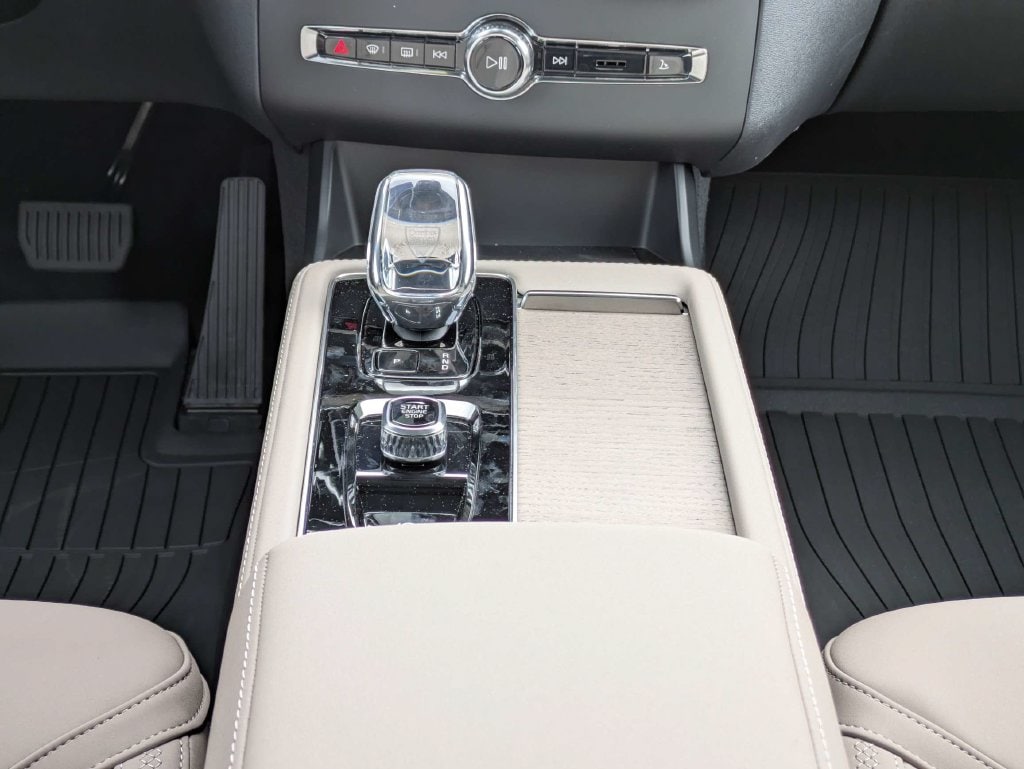2026 Volvo XC90 Plus - Photo 25