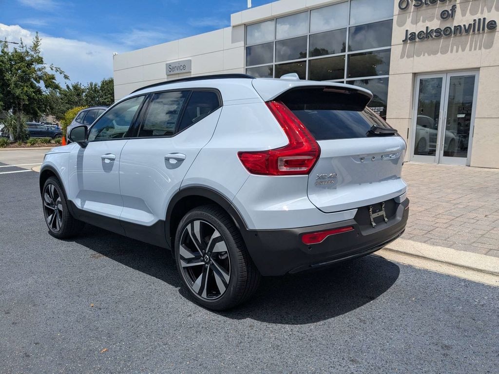 New 2026 Volvo XC40 B5 Ultra SUV