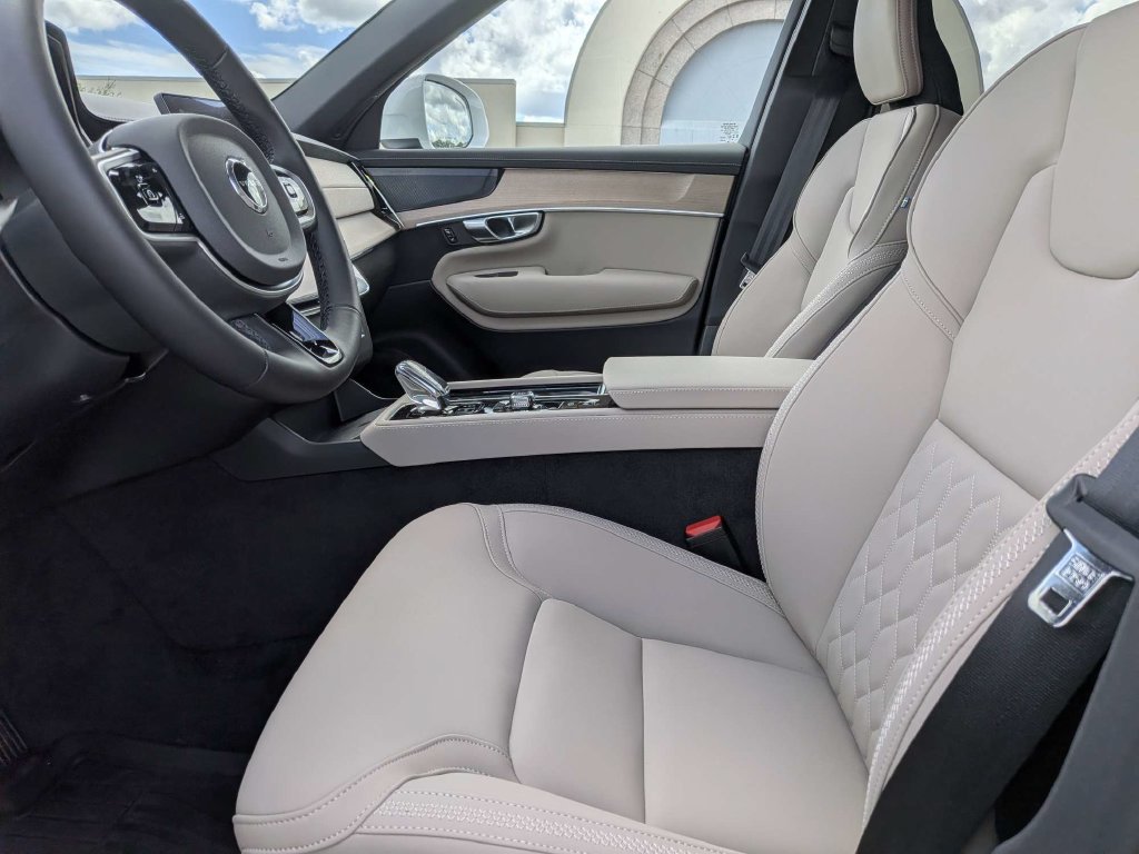 2026 Volvo XC90 Plus - Photo 9