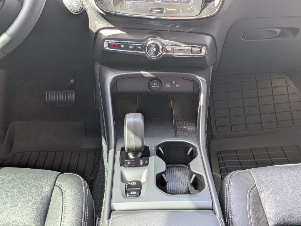 2026 Volvo XC40 Core - Photo 24