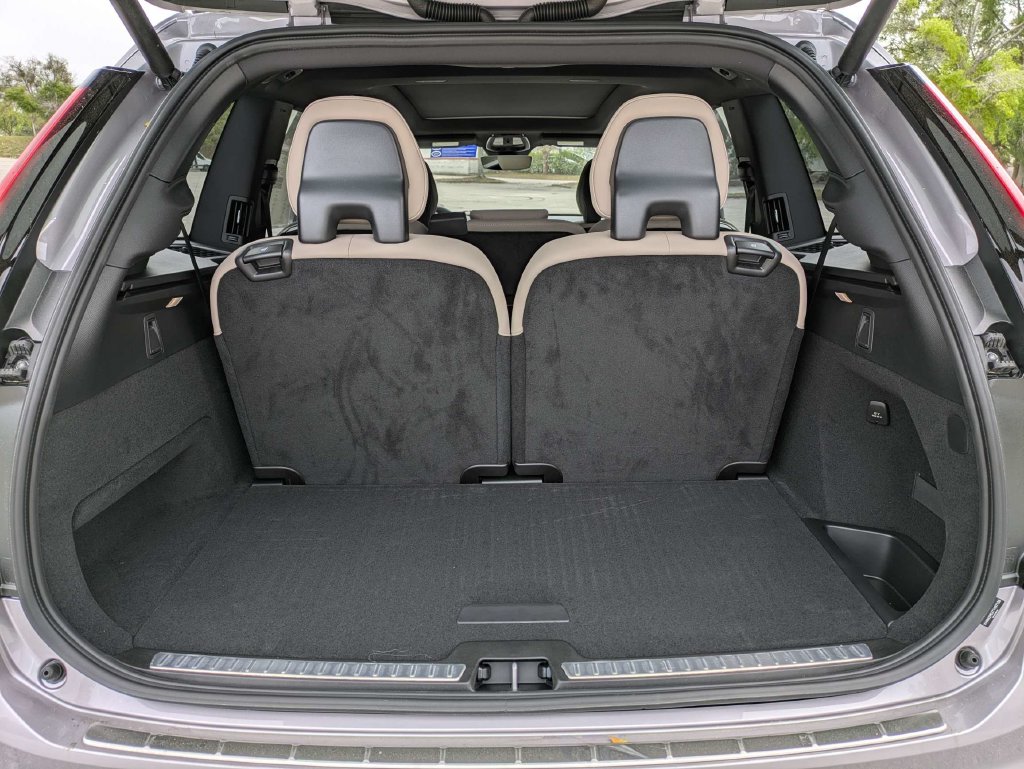 2026 Volvo XC90 Plus - Photo 13