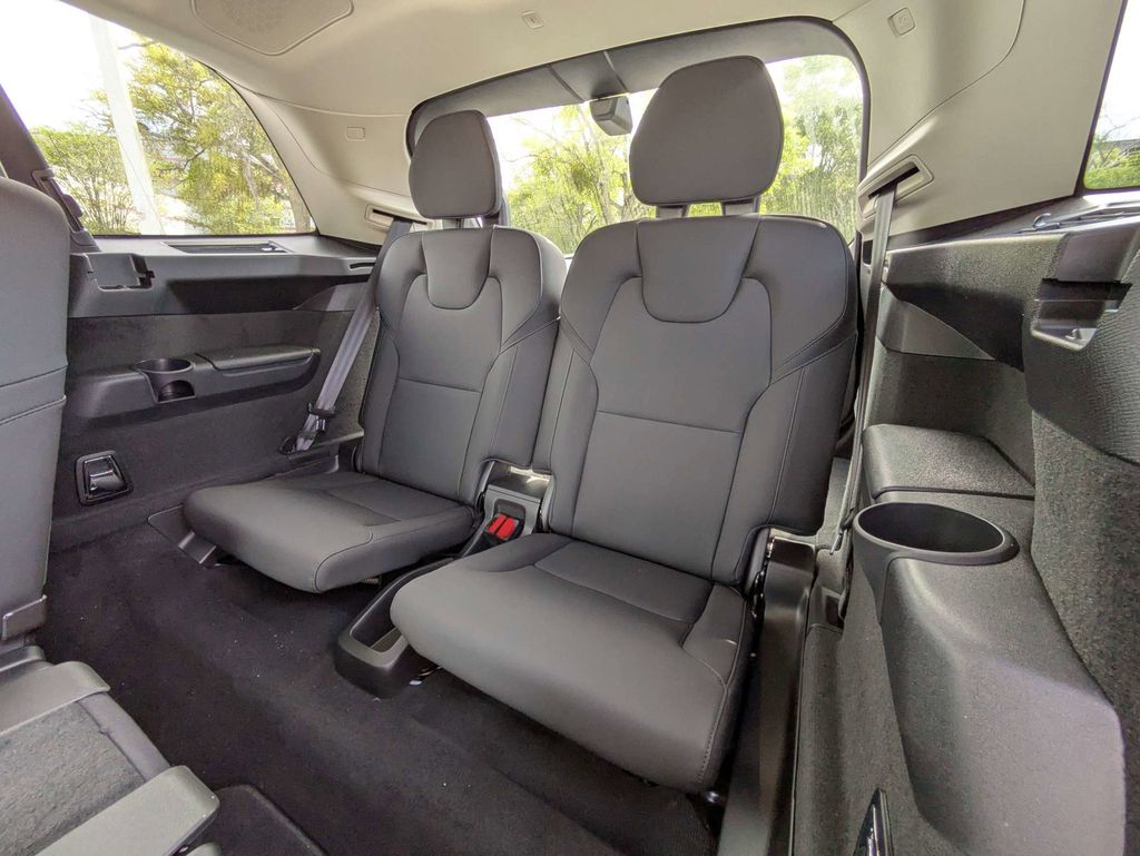 2026 Volvo XC90 Plus - Photo 19