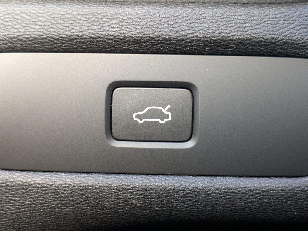 2026 Volvo XC60 Plus - Photo 34