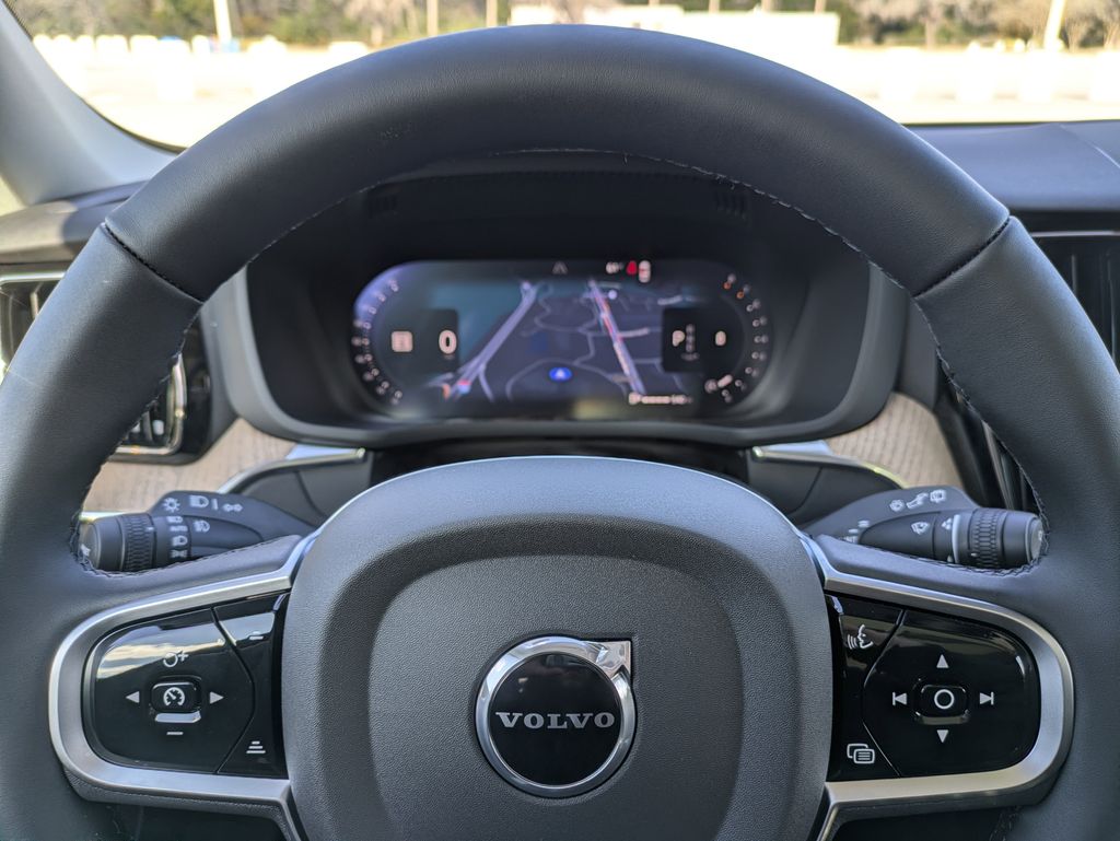 2026 Volvo XC60 Plus - Photo 39