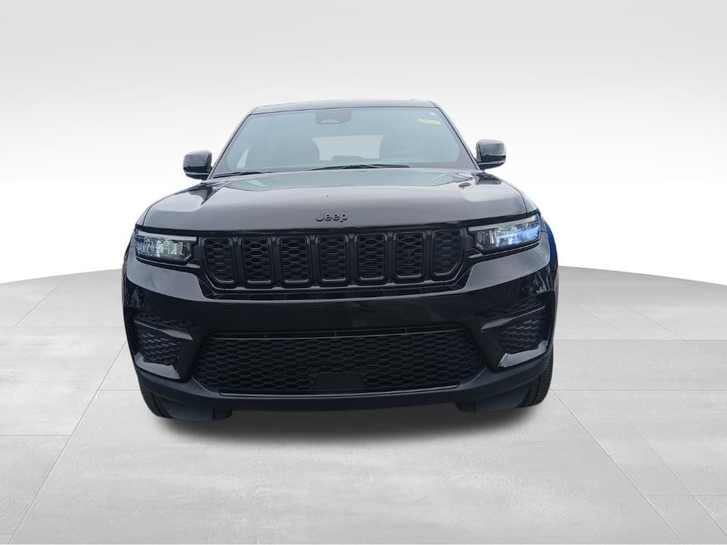 Used 2024 Jeep Grand Cherokee Laredo SUV