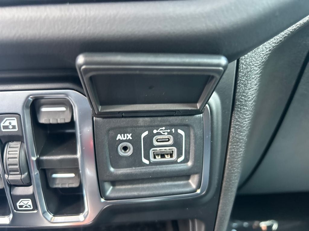 2026 Jeep Wrangler 4-Door Sahara - Photo 9