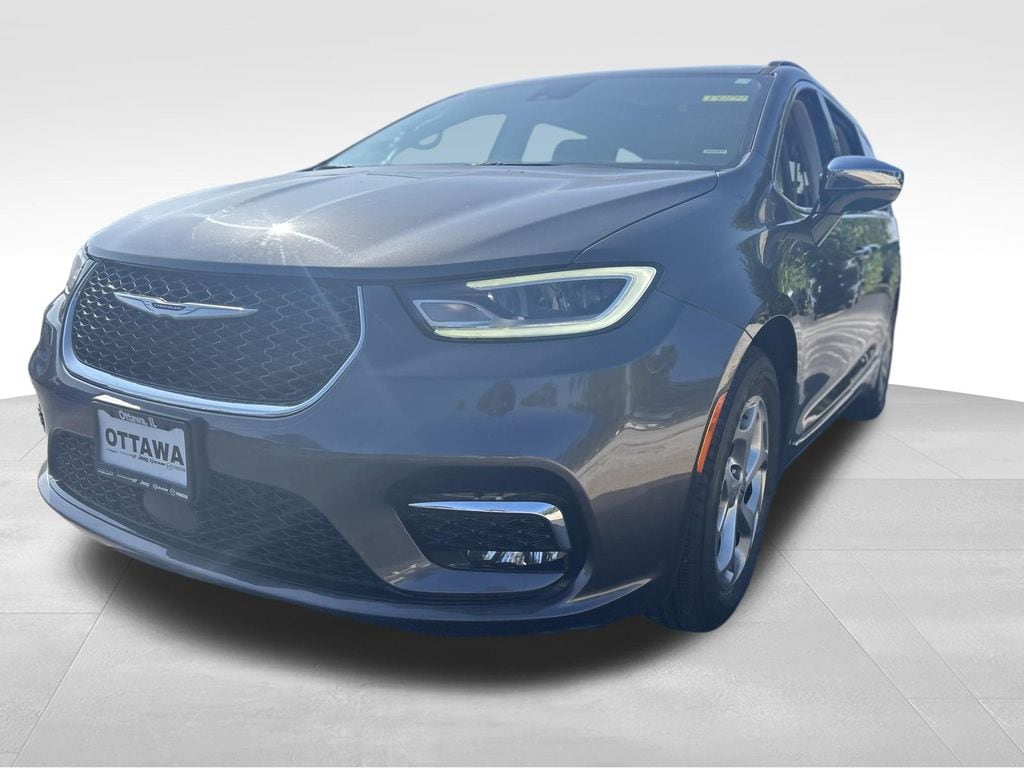 Used 2023 Chrysler Pacifica Limited Minivan/Van
