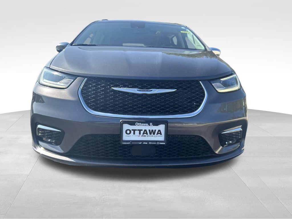 Used 2023 Chrysler Pacifica Limited Minivan/Van