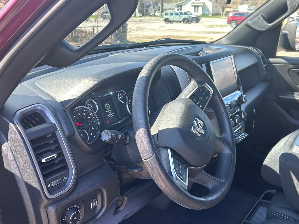 New 2026 Ram 1500 TRADESMAN CREW CAB 4X4 5'7 BOX Pickup