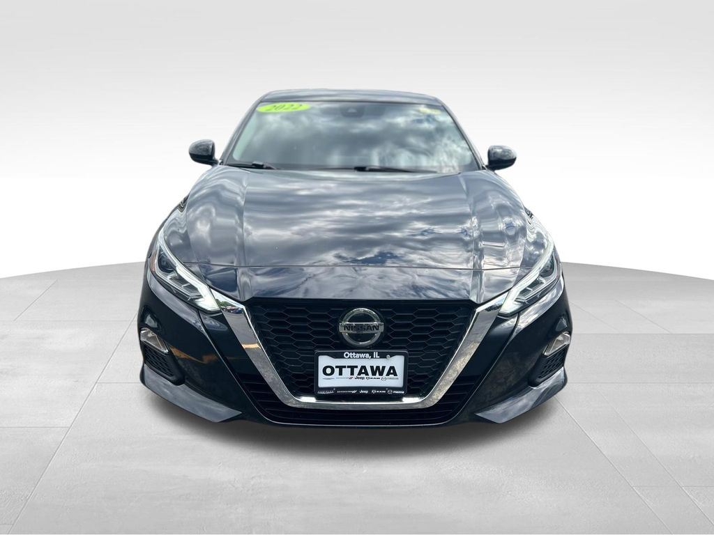 Used 2022 Nissan Altima SV with VIN 1N4BL4DV6NN345059 for sale in Ottawa, IL