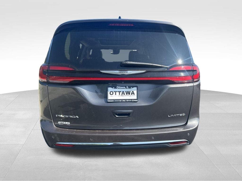 Used 2023 Chrysler Pacifica Limited Minivan/Van
