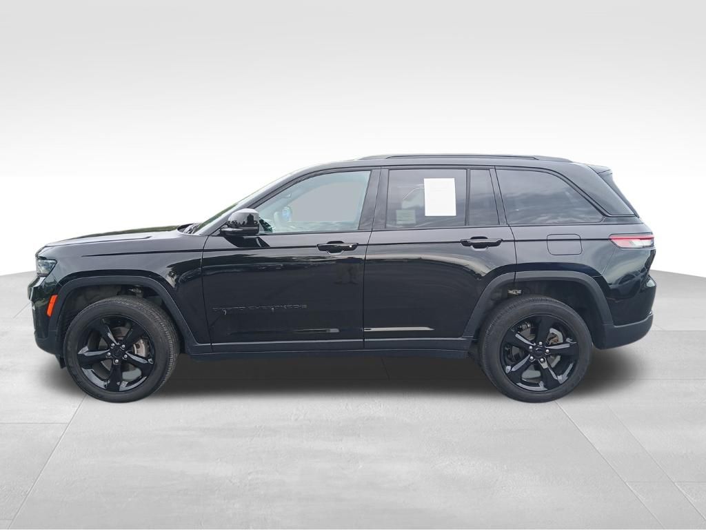 Used 2024 Jeep Grand Cherokee Laredo SUV