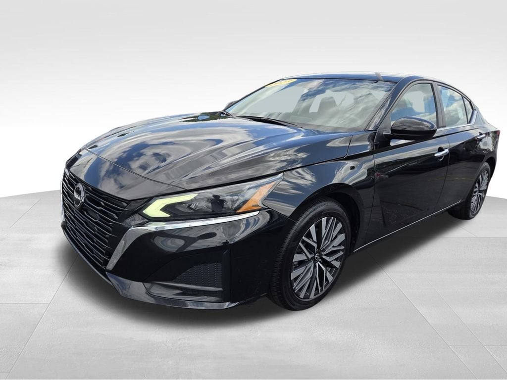 Used 2023 Nissan Altima 2.5 SV Sedan