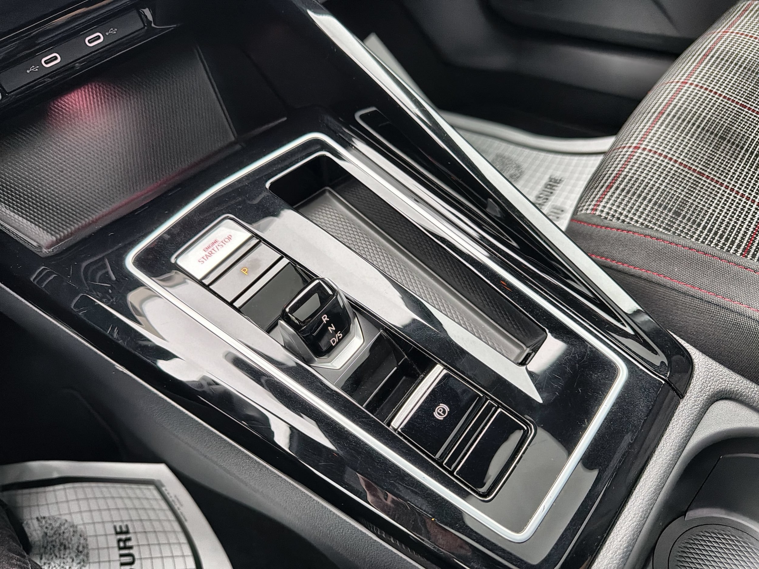 2024 Volkswagen Golf GTI SE - Photo 16