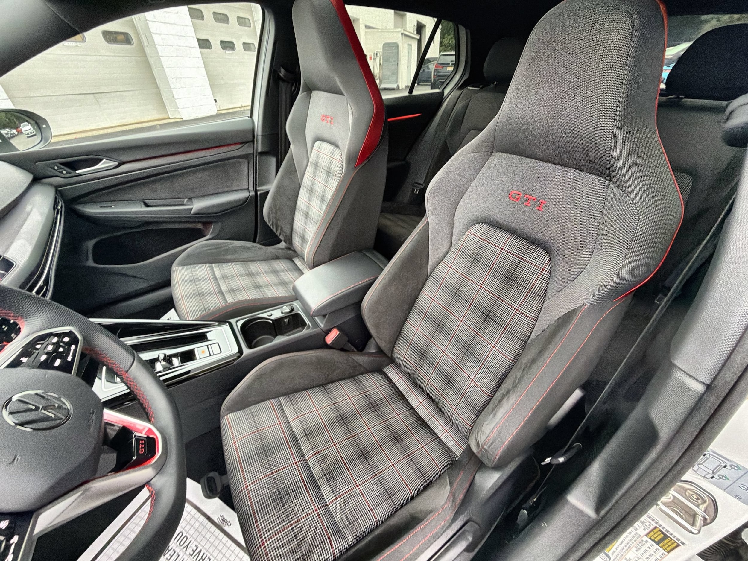 2024 Volkswagen Golf GTI SE - Photo 20