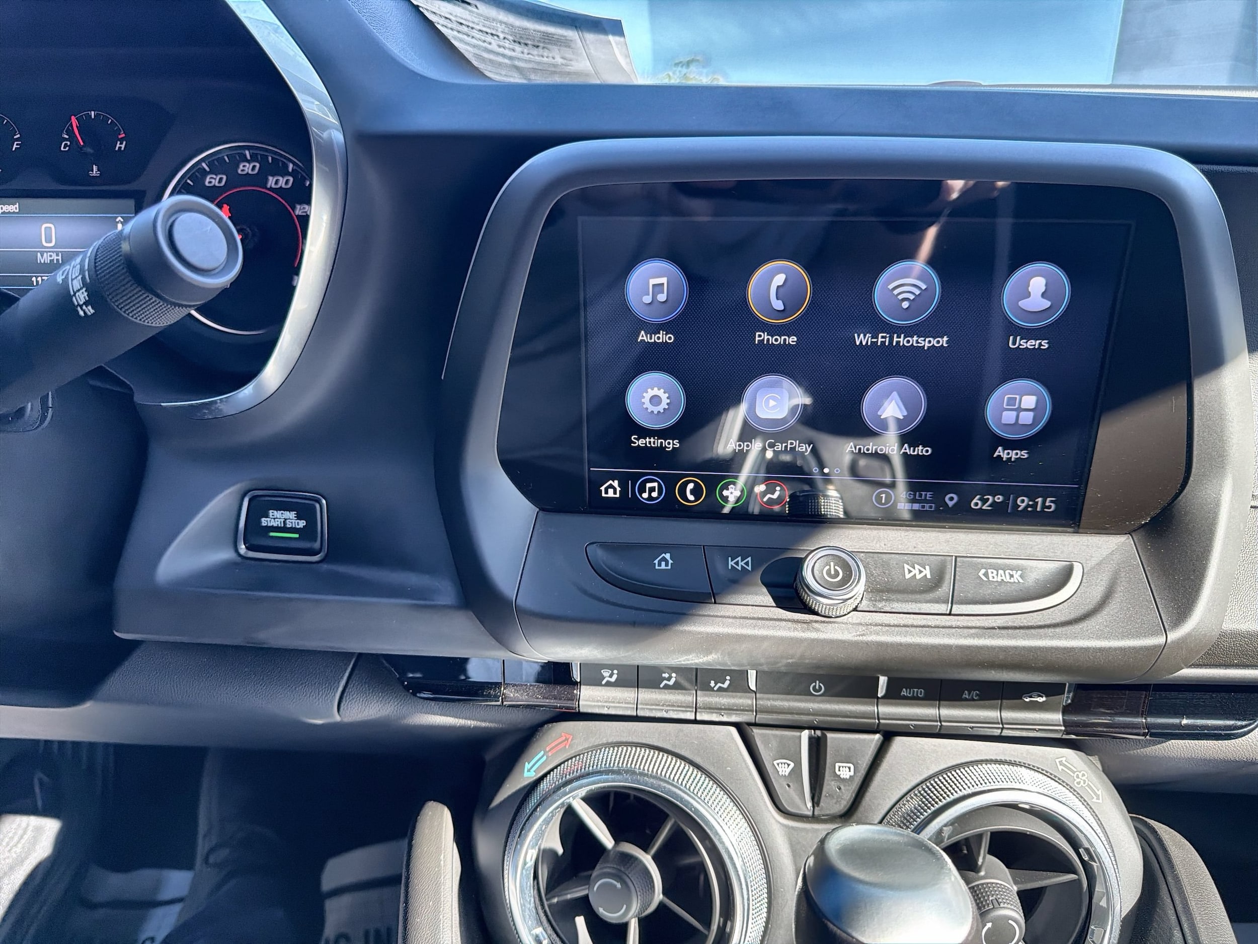 2024 Chevrolet Camaro LT1 - Photo 17
