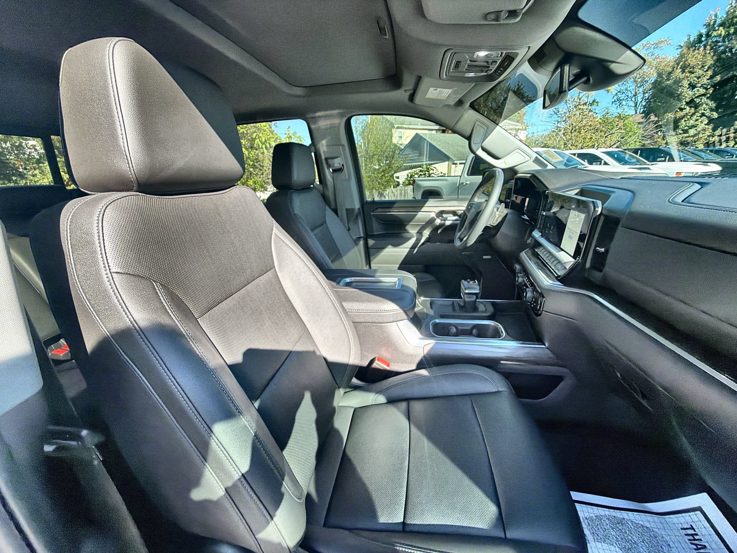 2022 Chevrolet Silverado 1500 LTZ - Photo 29