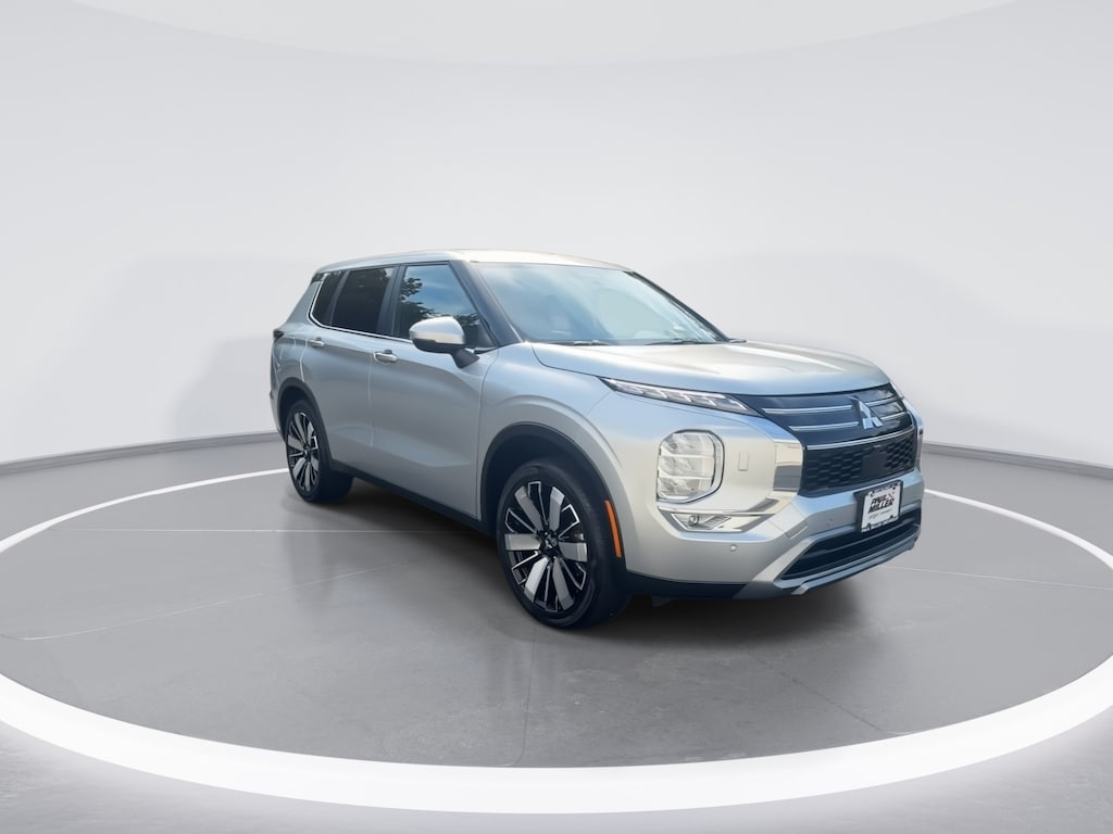 Used 2025 Mitsubishi Outlander SE SUV
