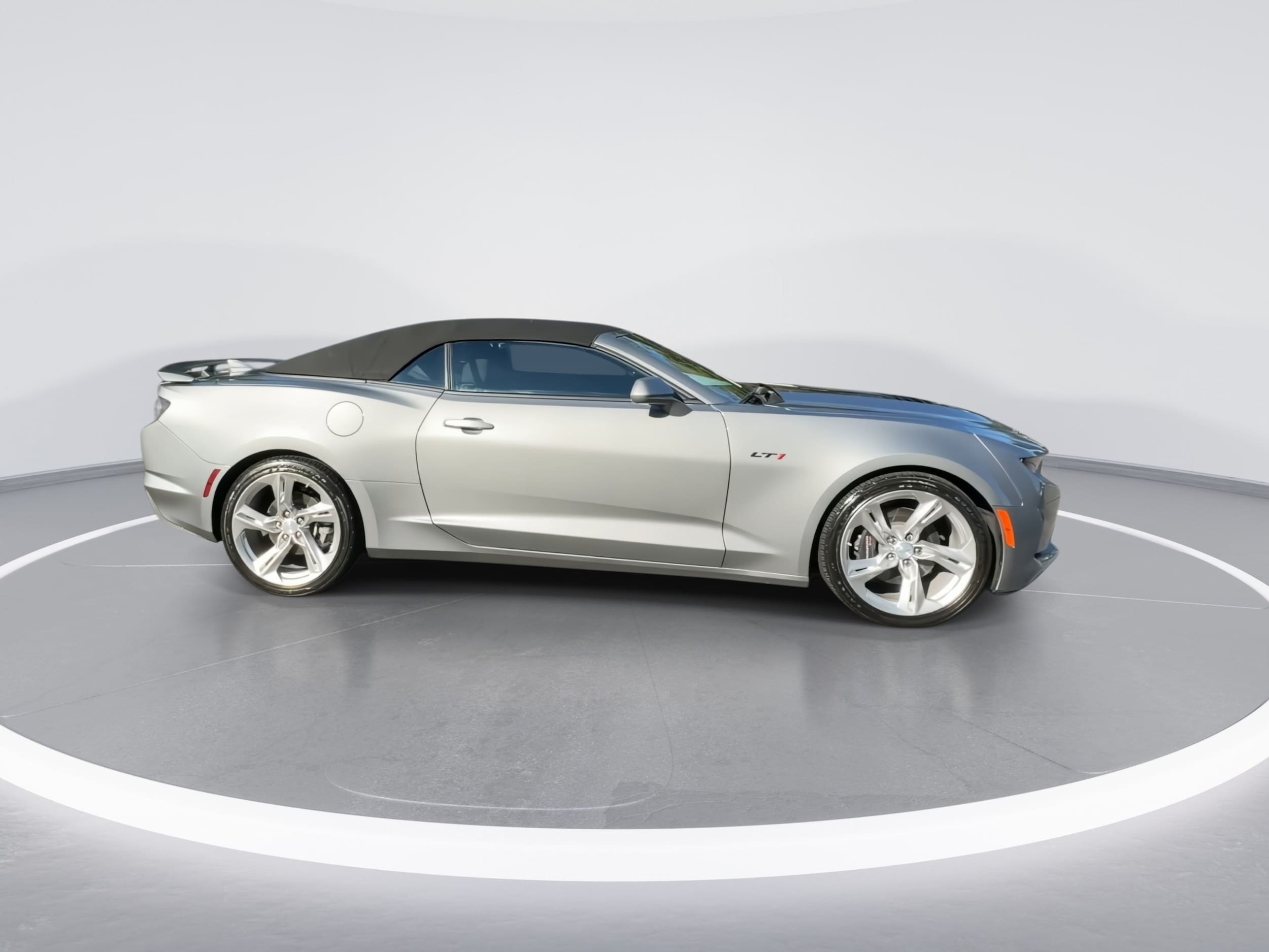 2024 Chevrolet Camaro LT1 - Photo 9