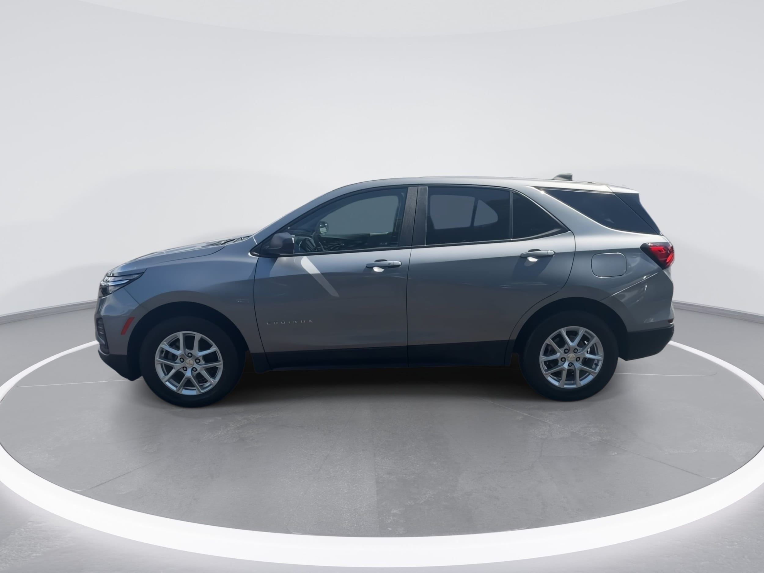 2024 Chevrolet Equinox LS - Photo 5