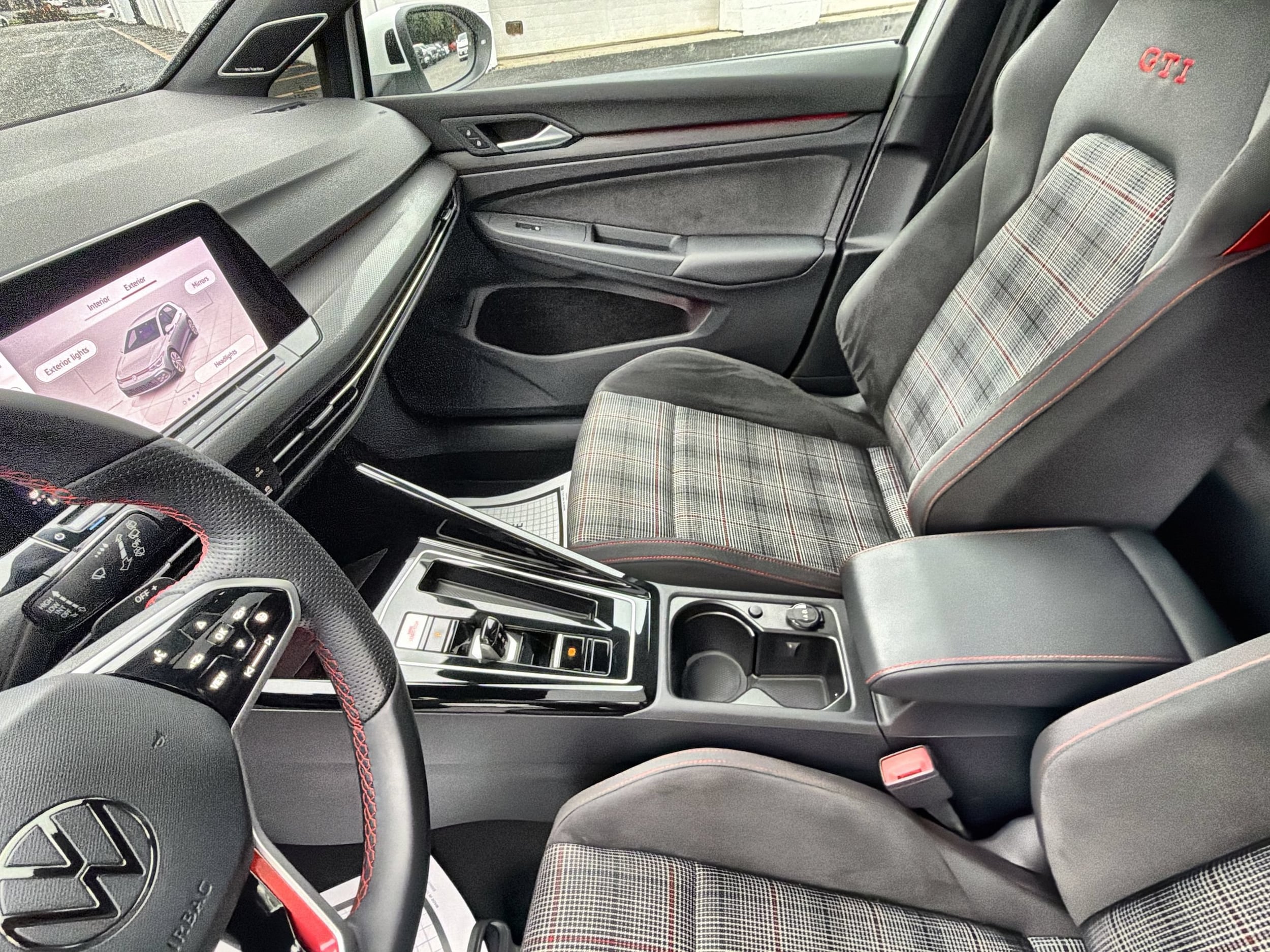 2024 Volkswagen Golf GTI SE - Photo 36