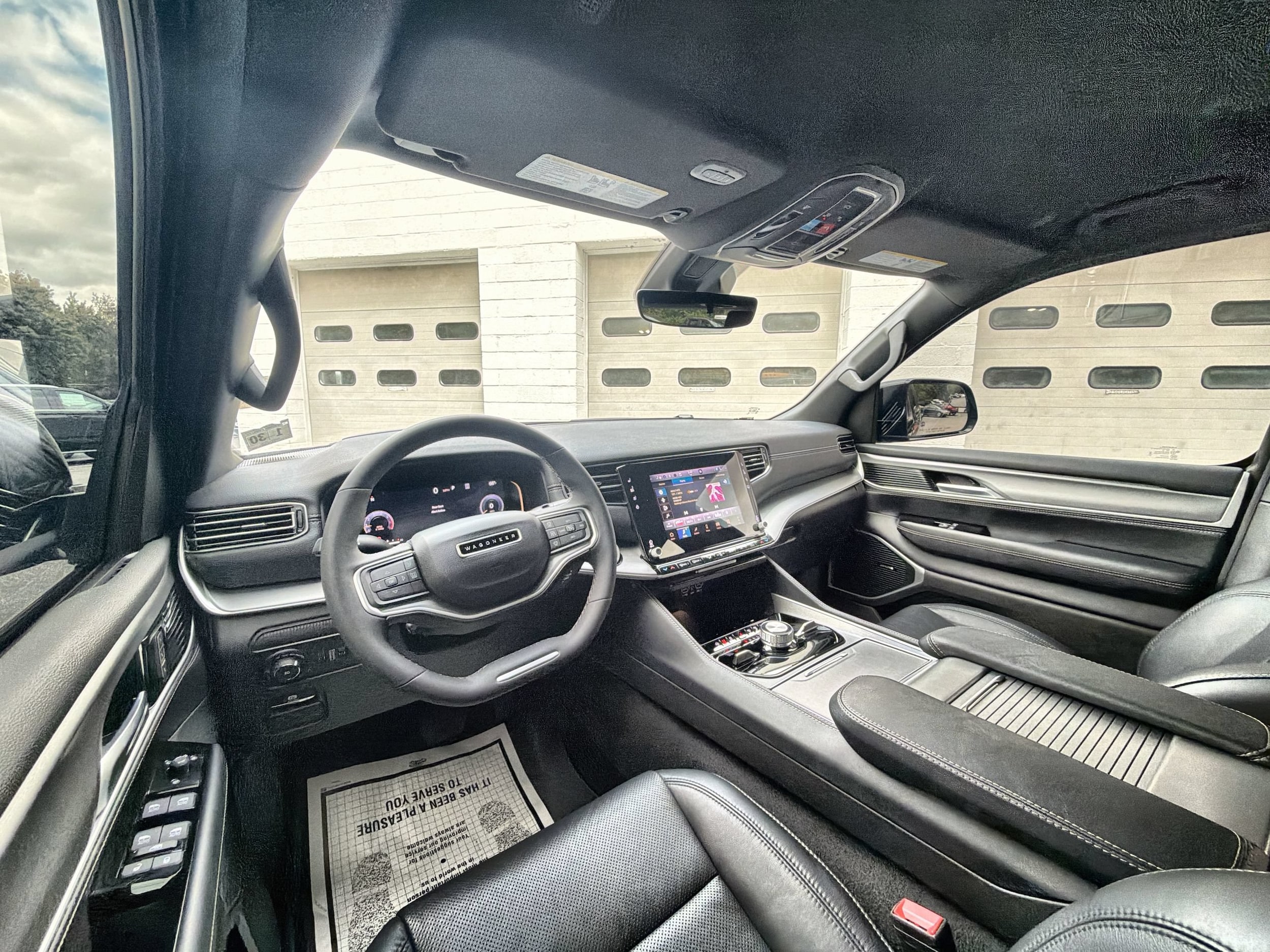 2025 Jeep Wagoneer Series II - Photo 10