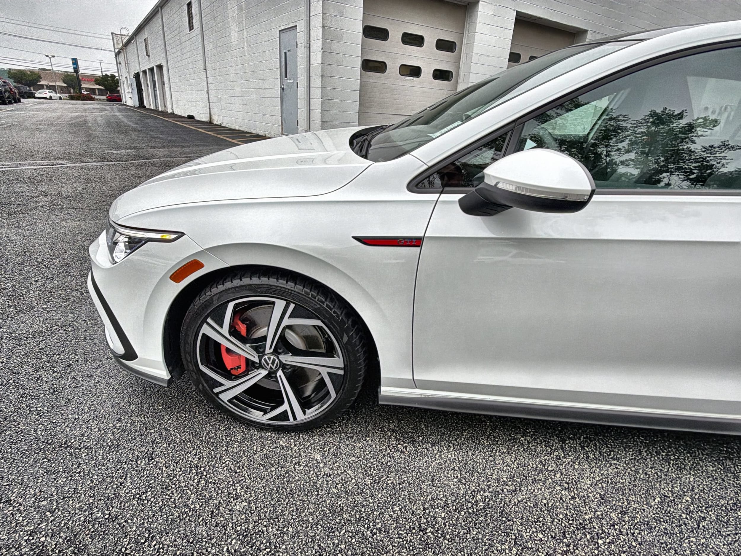2024 Volkswagen Golf GTI SE - Photo 34