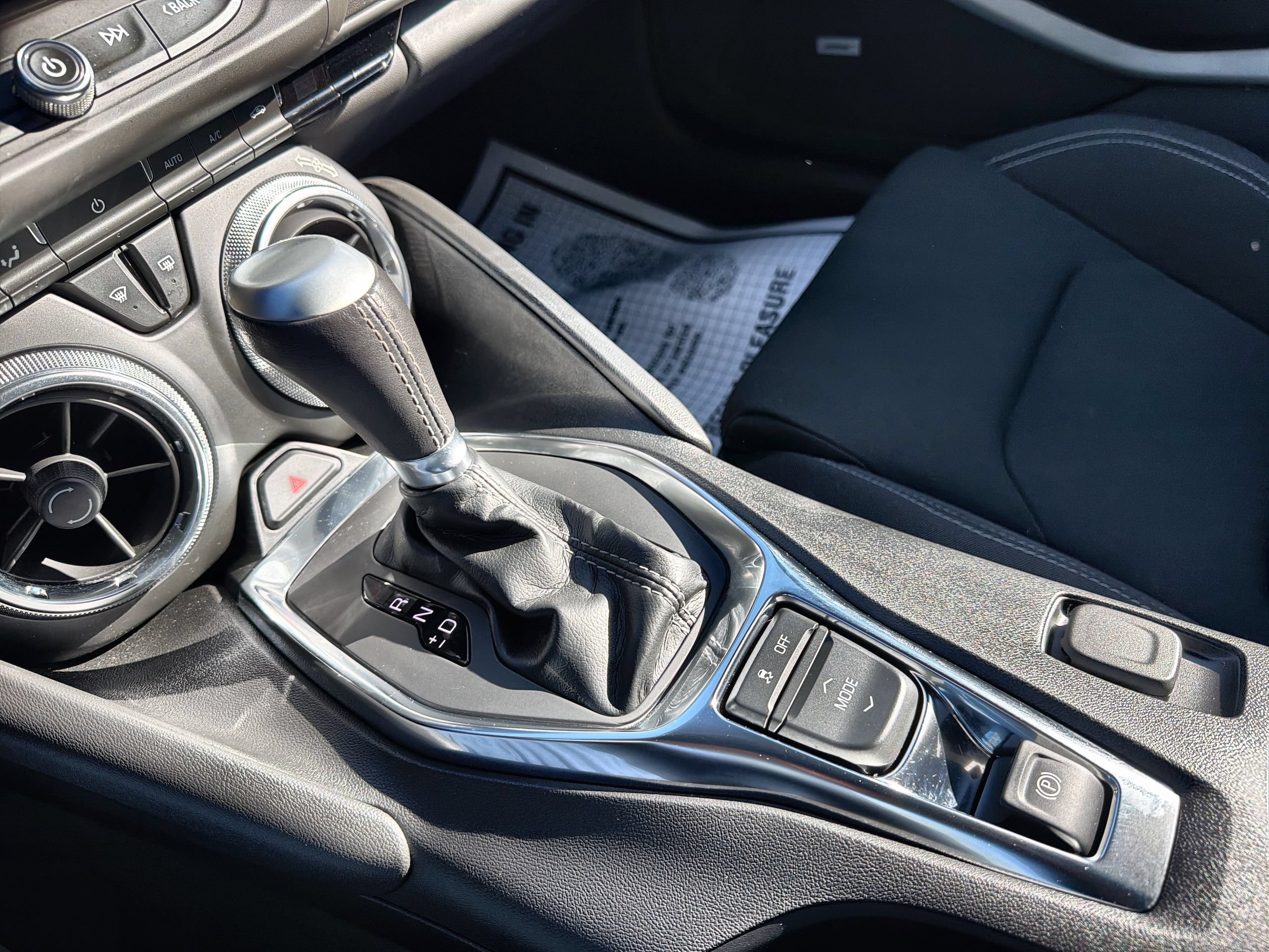 2024 Chevrolet Camaro LT1 - Photo 16