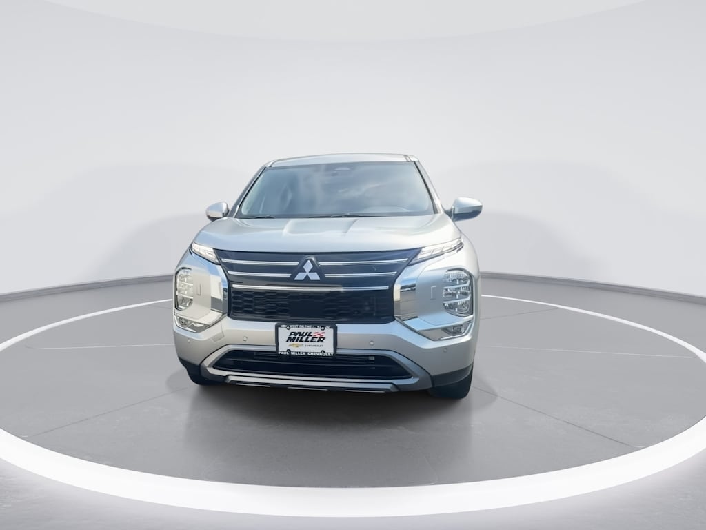 Used 2025 Mitsubishi Outlander SE SUV