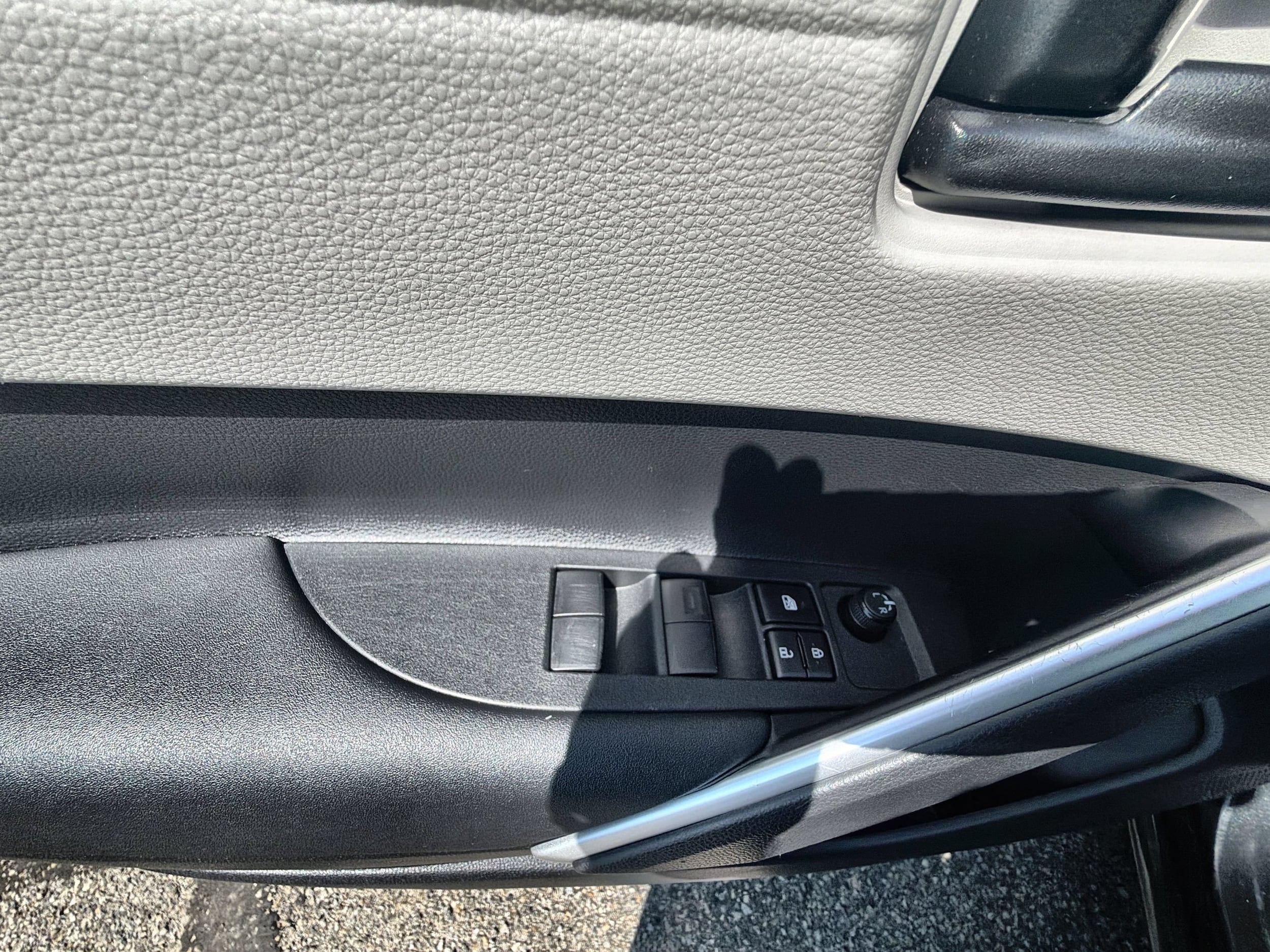 2023 Toyota Corolla Cross L - Photo 23