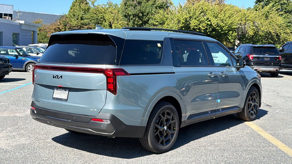 New 2027 Kia Carnival Hybrid SX Van Passenger Van