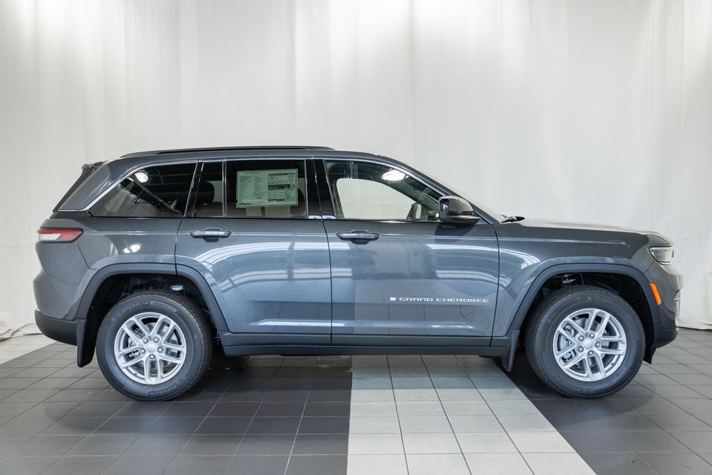 New 2026 Jeep Grand Cherokee Laredo Sport Utility