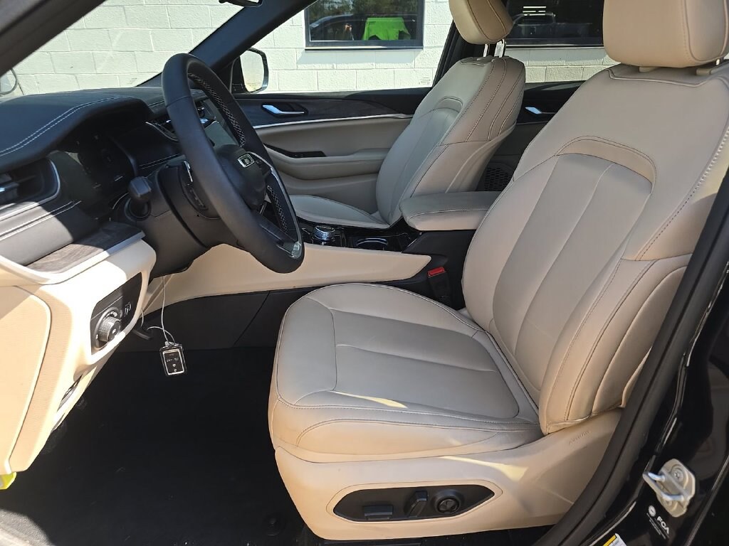 Used 2023 Jeep Grand Cherokee Limited SUV