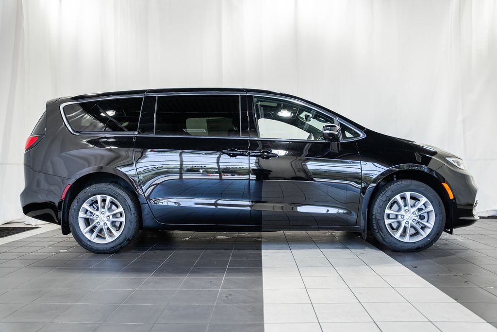New 2026 Chrysler Pacifica Select Passenger Van