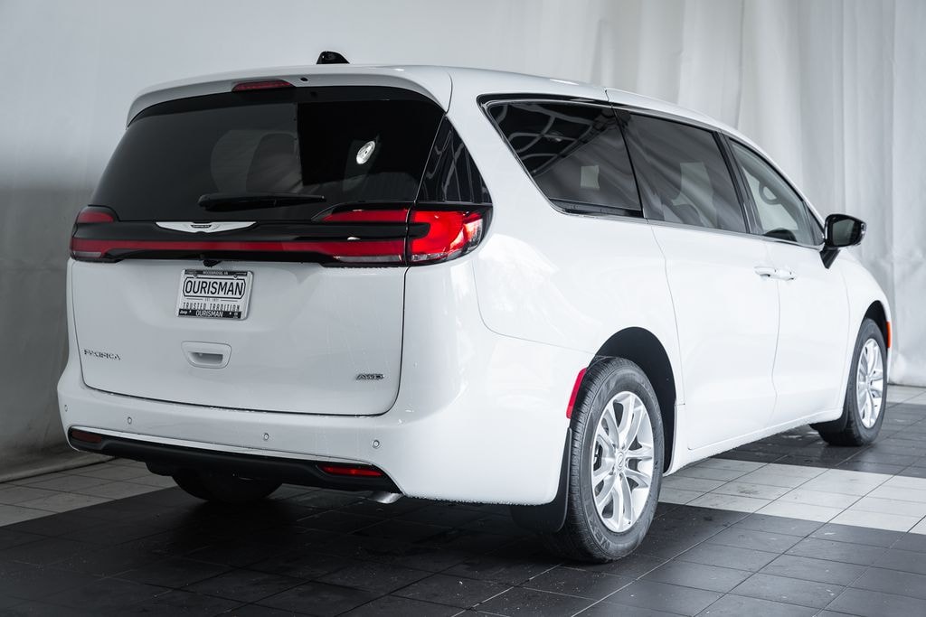 New 2026 Chrysler Pacifica Select Passenger Van