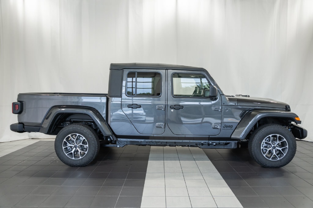 New 2027 Jeep Gladiator Sport S Pickup