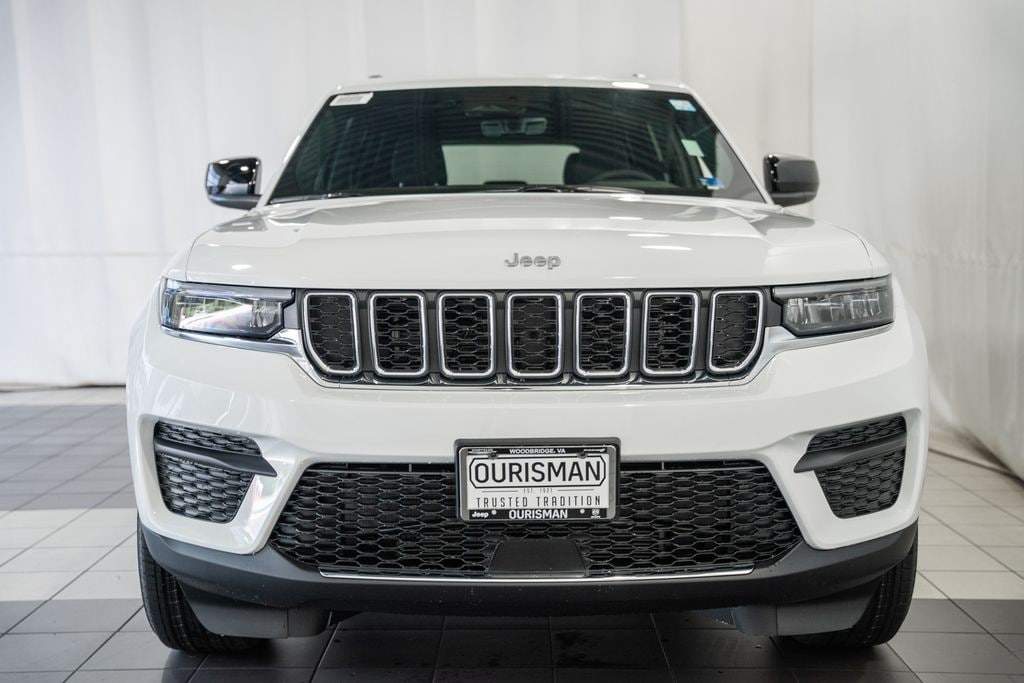 New 2026 Jeep Grand Cherokee Laredo Sport Utility