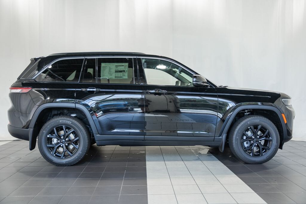 New 2026 Jeep Grand Cherokee Altitude Sport Utility
