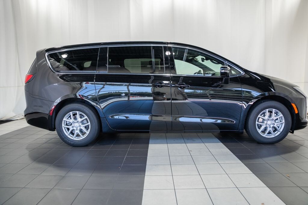 New 2027 Chrysler Pacifica Select Passenger Van