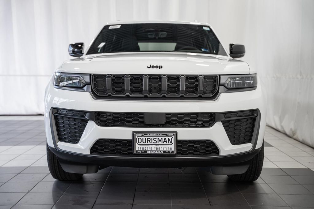 New 2026 Jeep Grand Cherokee Laredo Sport Utility