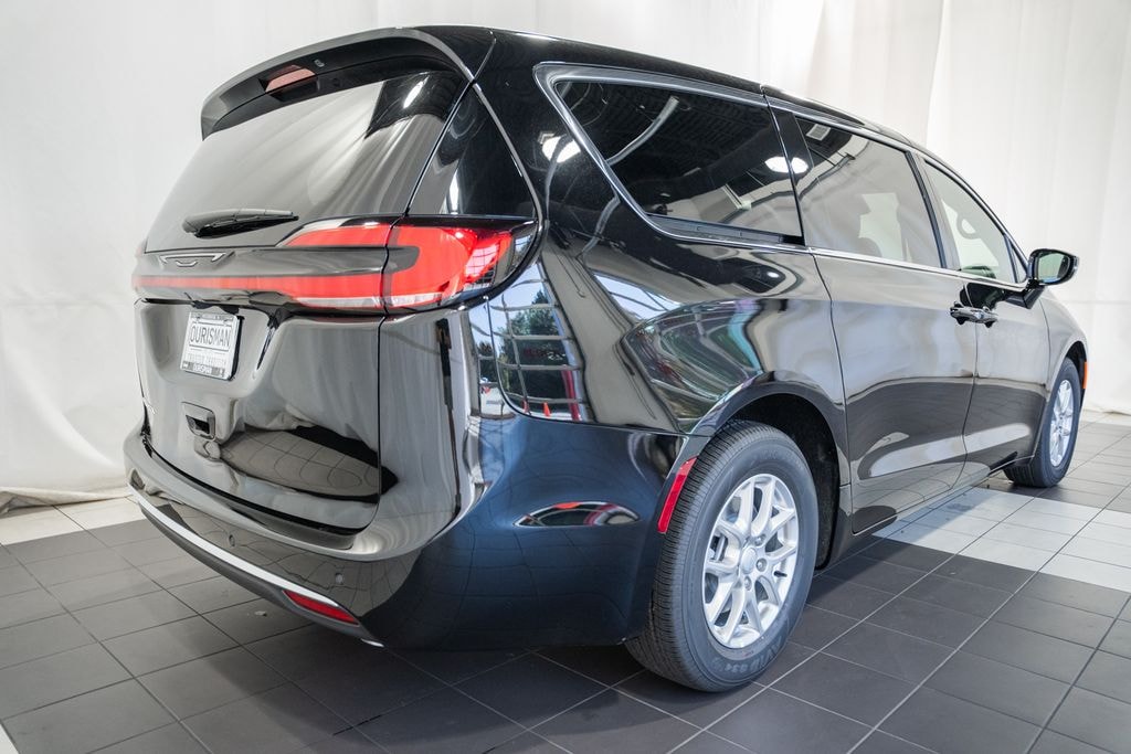 New 2027 Chrysler Pacifica Select Passenger Van